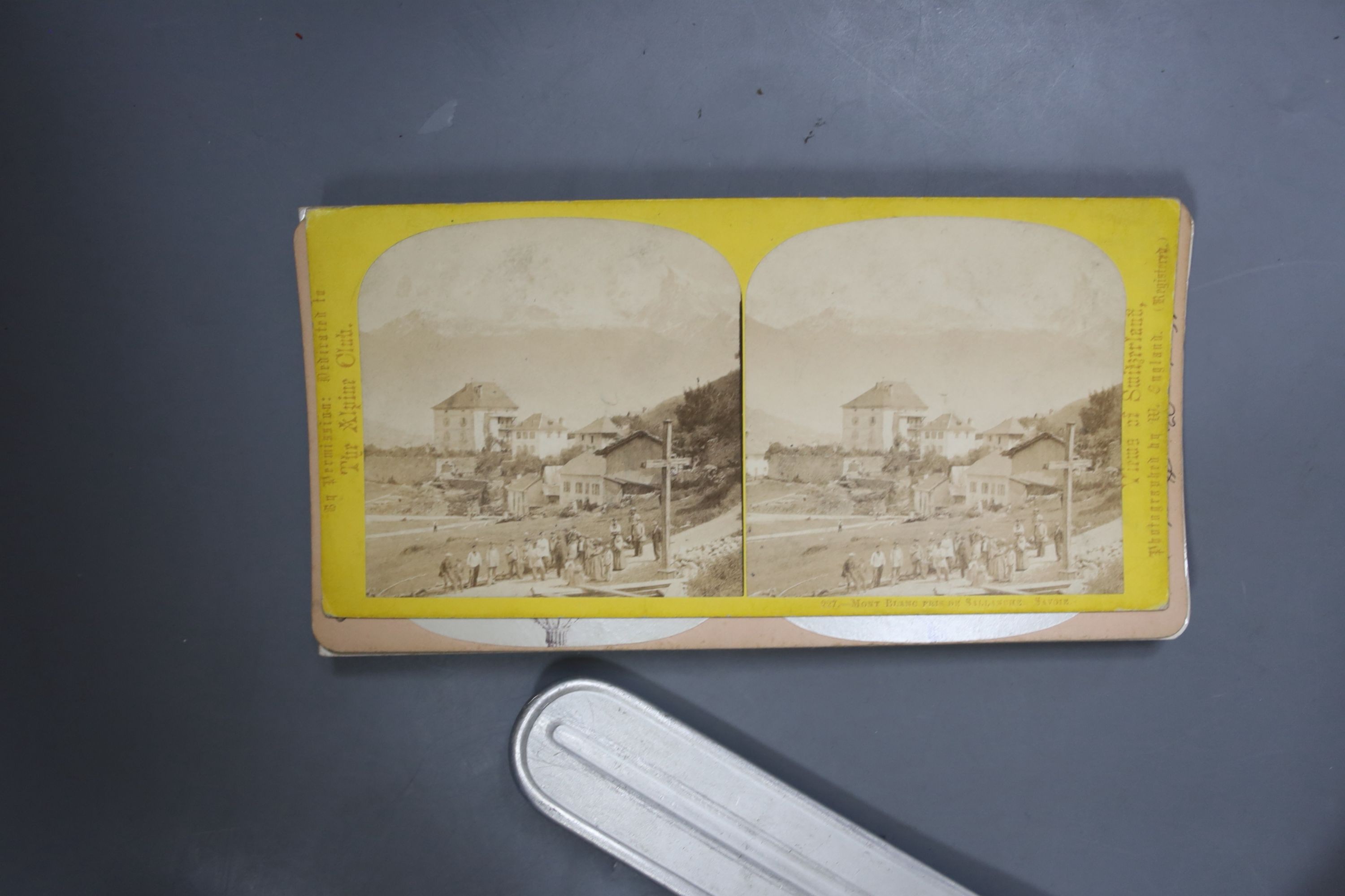 A boxed stereoscopic viewer and collection of cards, viewer 32 cms long.